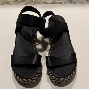 Sorel Black and Tan Woven Sandals